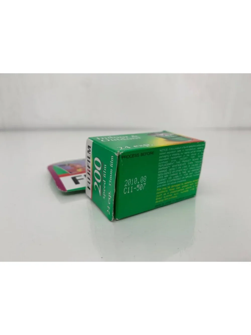 FujiFilm Single Roll 200 Speed 24 Exposure Roll 35mm Film for Color EXPIRED 08/2